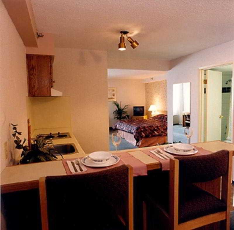 Executive Inn Express Vancouver Airport ريتشموند، كولومبيا البريطانية الغرفة الصورة